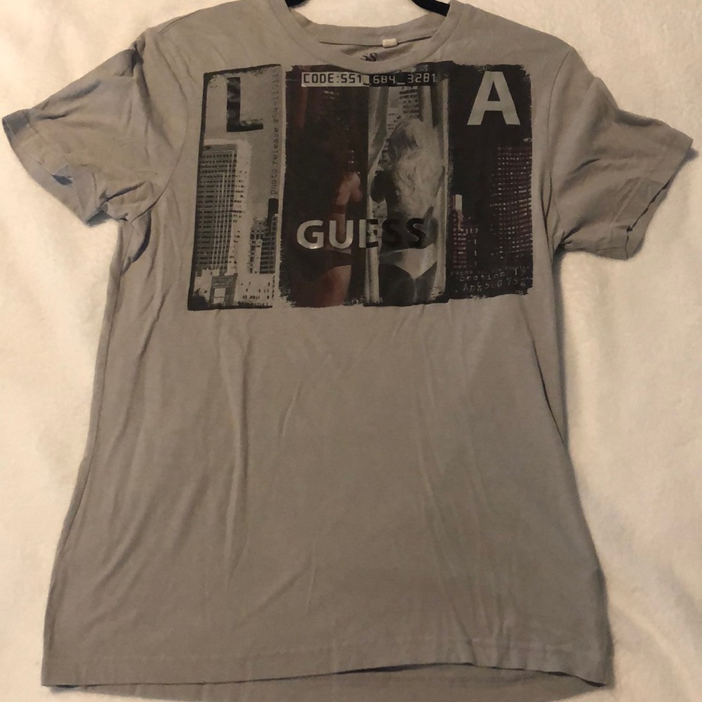 💰SALE!💰 Guess men’s short sleeve T-shirt